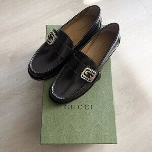 Gucci Logo Plague Leather Loafers
